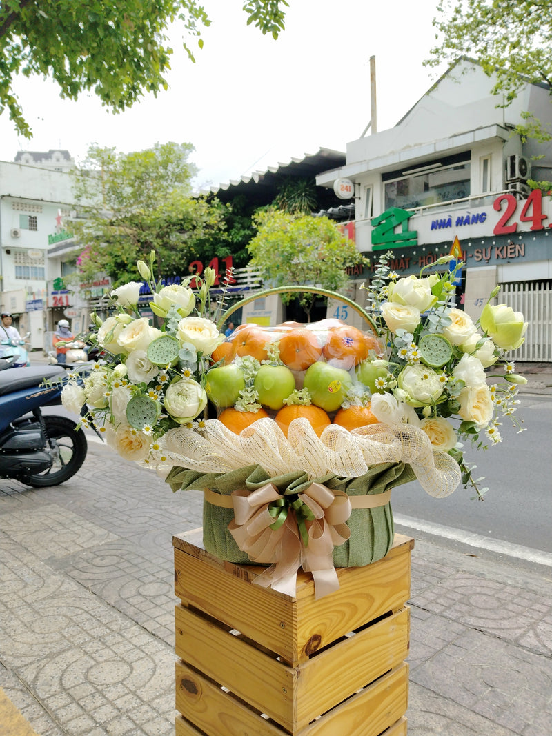 Giỏ Quà Trái Cây Táo Xanh, Cam Vàng Nhập Khẩu & Hoa Tươi Đi Ra Mắt